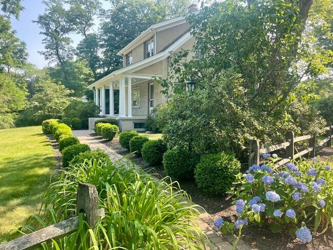 Photo - 273 Main St