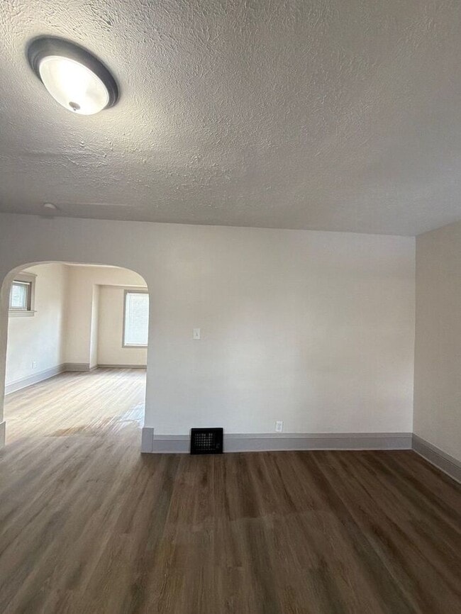 Photo - 1927 Merl Ave