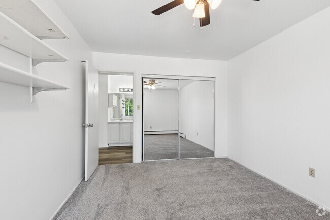 2BR, 1BA - 700SF - Bedroom