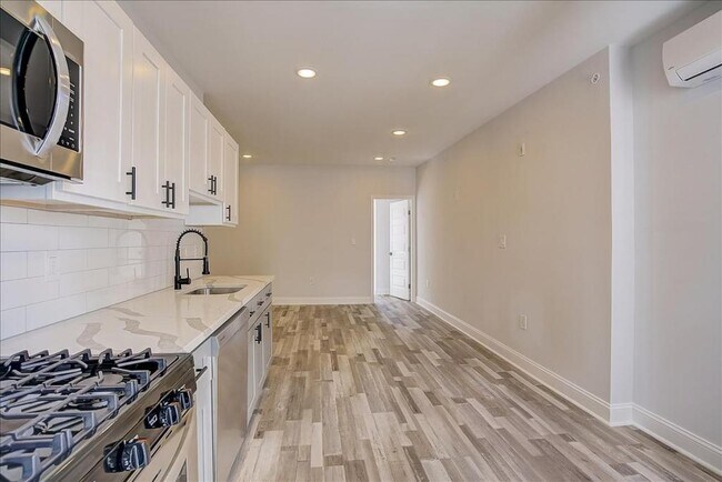 Photo - 95 E Duval St