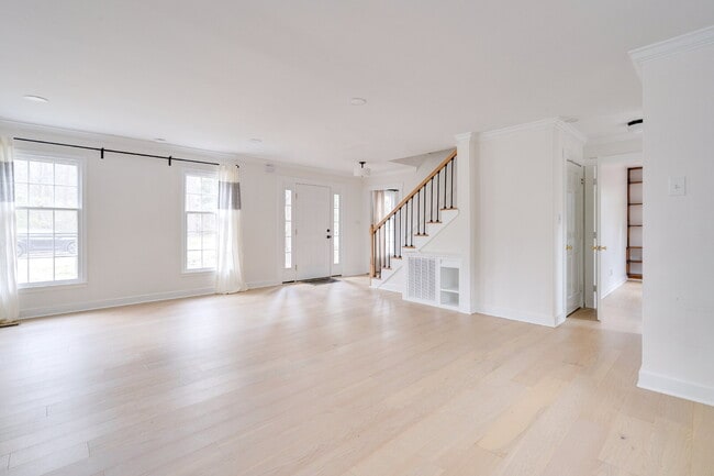 Photo - Chapel Hill Retreat: Spacious 4-Bedroom with Fenced-in Backyard