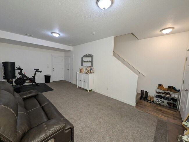 Photo - 688 E 355 N