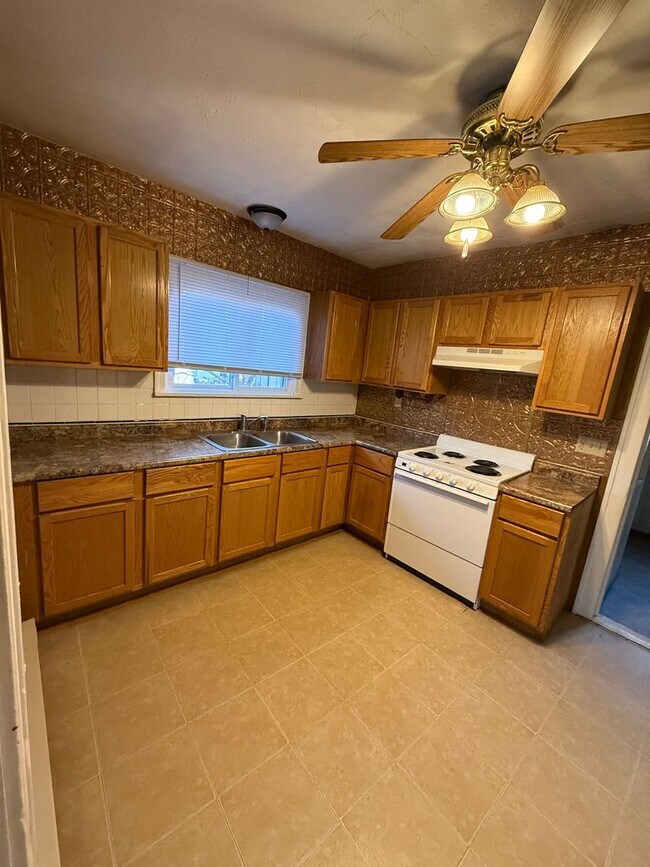 Photo - 1BR House in Osseo/Foster