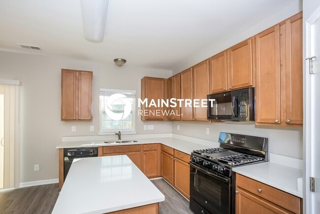 Photo - 3 Bedroom Pet-Friendly Home in Charlotte, NC with Main Street Renewal