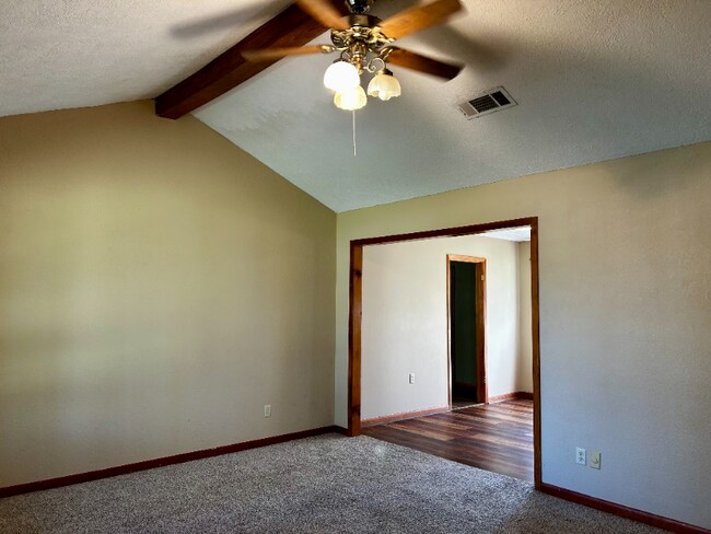 Photo - 723 Bearling St