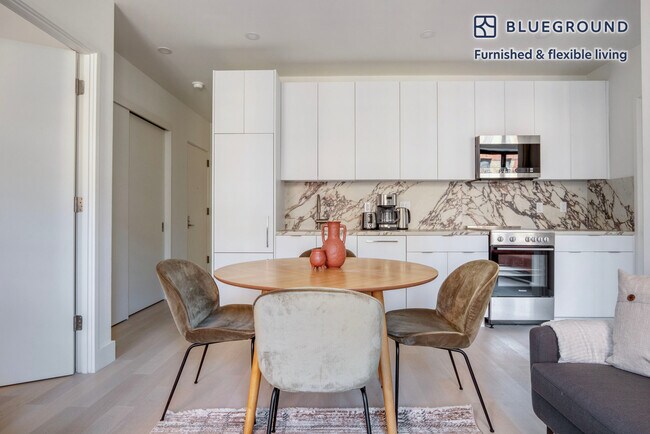 Photo - 300 W 21st St Unidad FL5-ID1451