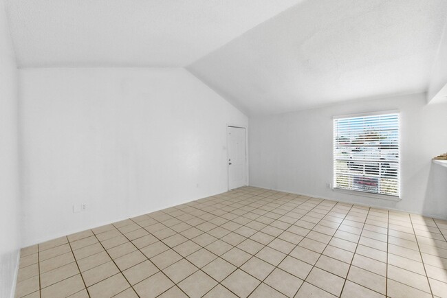 Photo - 5619 Jacaranda Dr Unidad #A