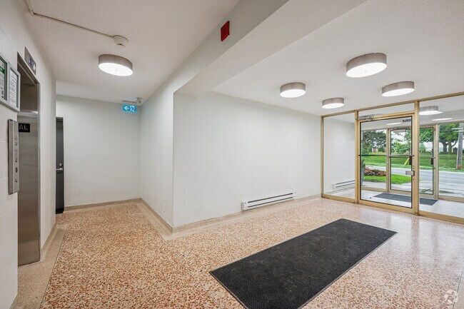 Photo - 1903 Bayview Avenue