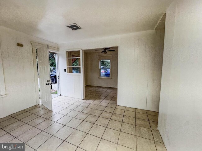 Building Photo - 119 N 2nd St Rental