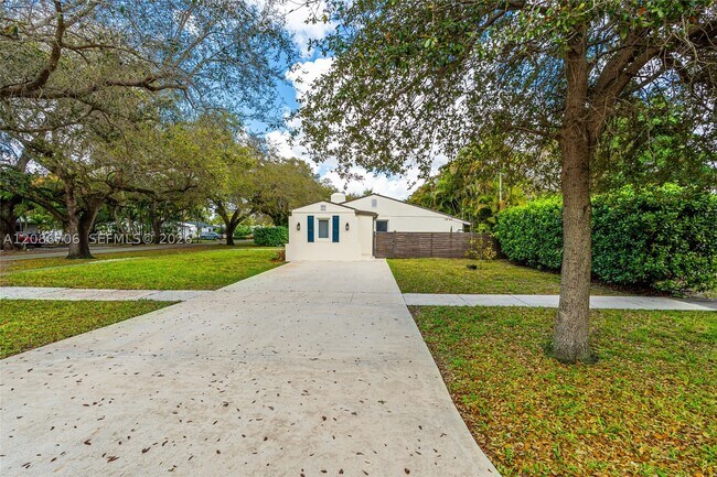 Photo - 295 De Leon Dr