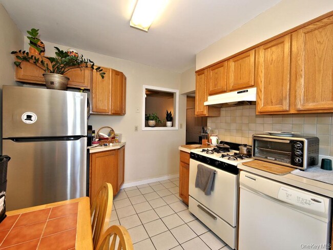 Building Photo - 110 Bradford St Unit 7 Rental