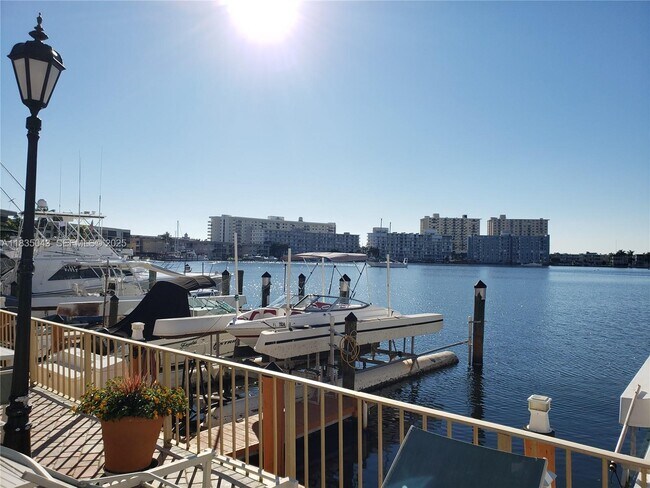 Building Photo - 100 Golden Isles Dr Unit 615