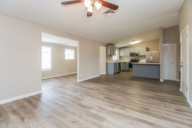 Photo - 739 S 75th St