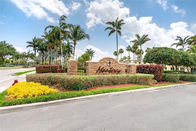 Building Photo - 980 NE 33rd Terrace Unit 204