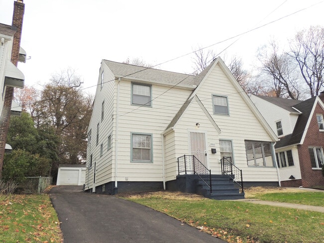 3 Bed - 1.5 bath Colonial for Rent! - 3 Bed - 1.5 bath Colonial for Rent! House