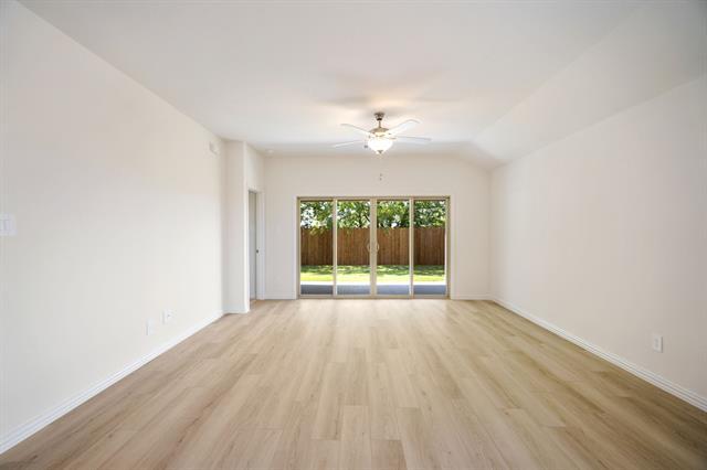 Photo - 300 Yellowstar Ln