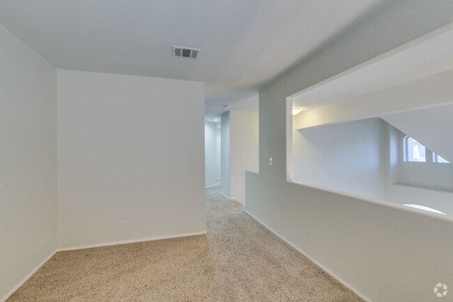 Building Photo - Immaculate 3 bedroom house with a Loft in ...
