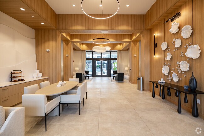 Vestíbulo - Aspire Naples Apartments