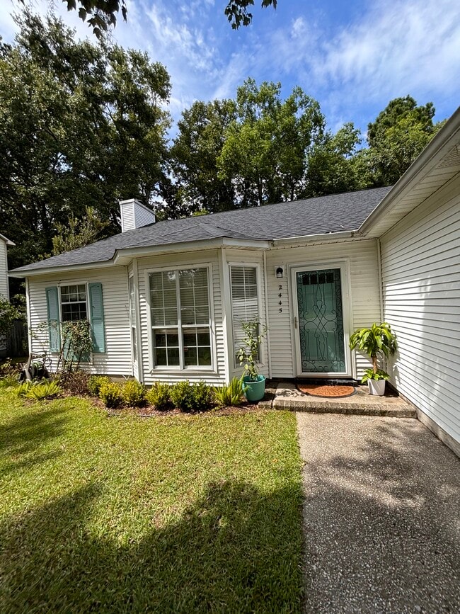 Building Photo - 2445 Castlereagh Rd Rental