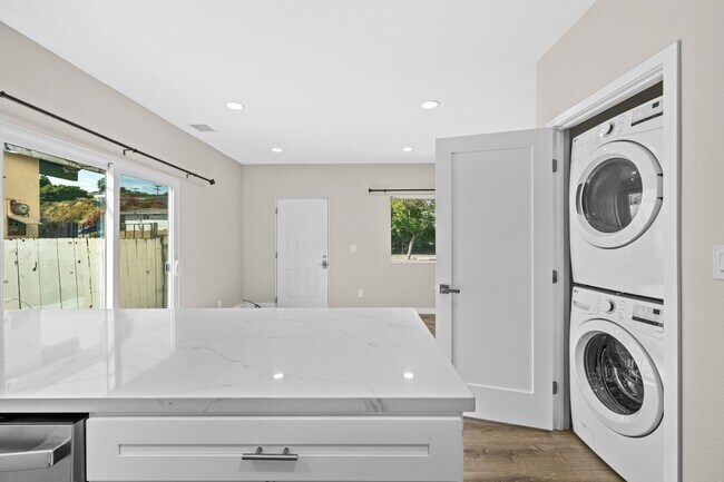 Photo - 4904 54th St