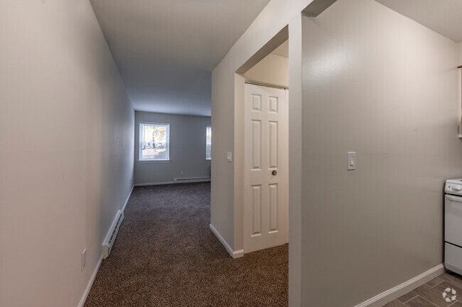 Studio - Entrance - 600SF - Hampton House Apartments