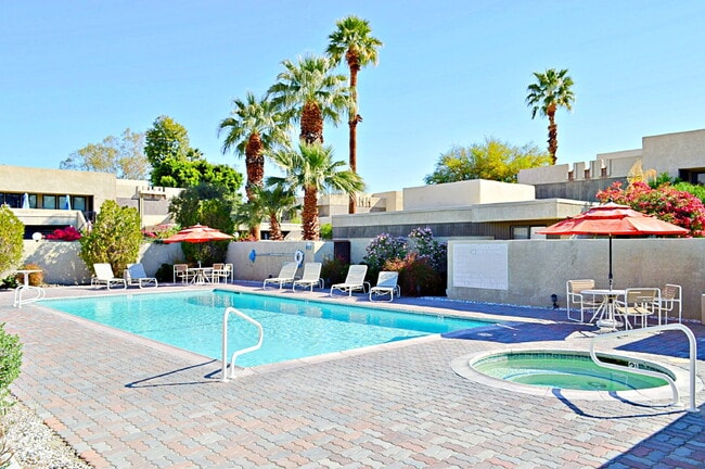Photo - "Spacious 960 Sq Ft Studio Oasis in Vibrant Palm Springs!" Unidad 53