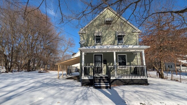 Building Photo - Welcome to this newly renovated, 3-bedroom home located in the heart of Akron
