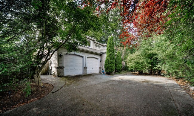 Photo - Nice 5 Bed / 2.5 bath house for rent in Kenmore.
