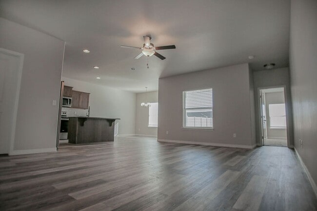 Photo - 735 Shadowleaf Ave