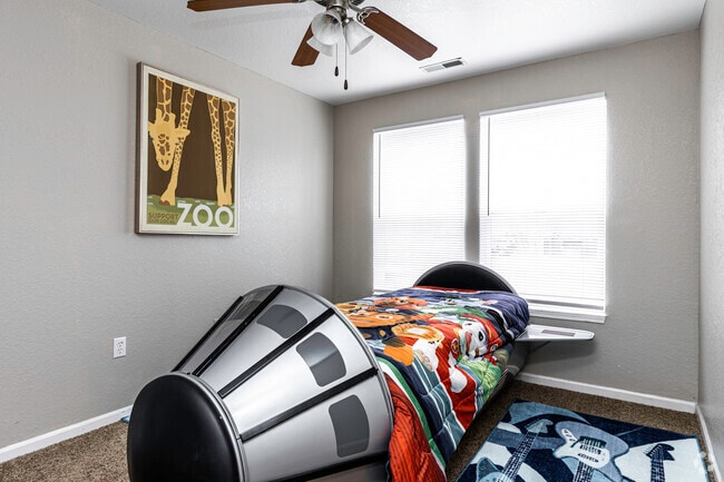 3BR, 2BA - 1170SF