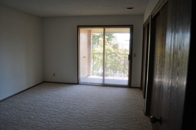 Photo - 1 Bed 2 Bath View Point Community TOP Floor Condo Unidad E