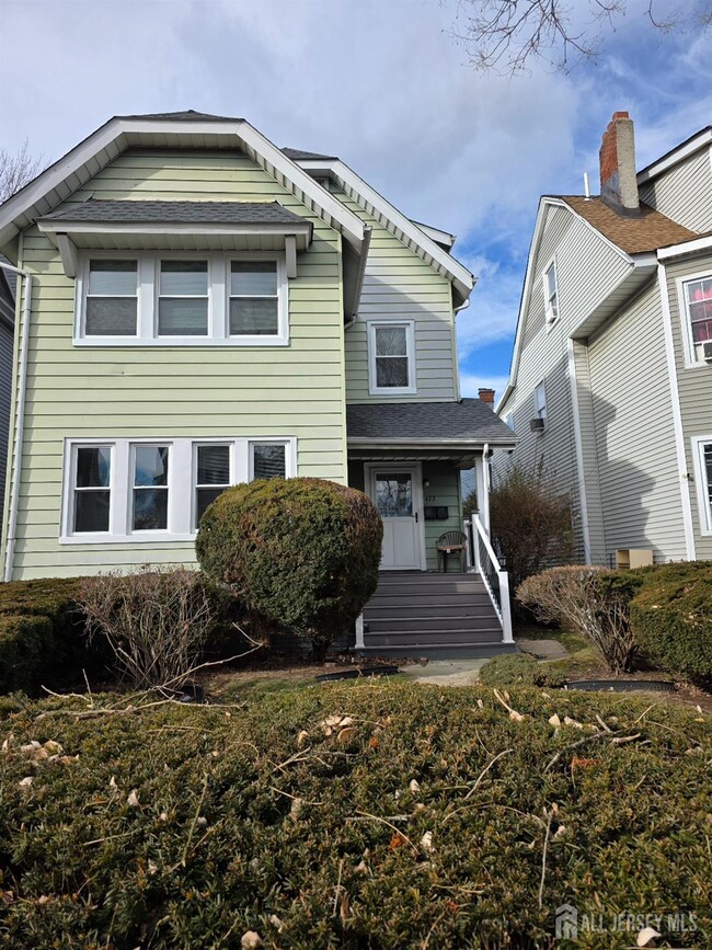 Building Photo - 473 N Grove St Unit 1