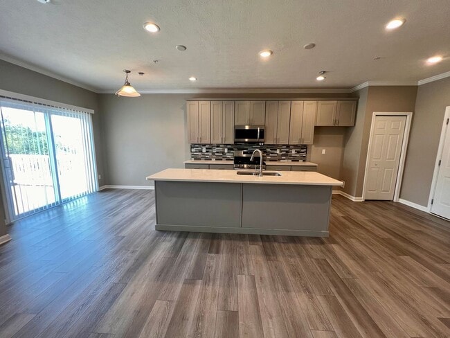 Photo - 2105 Canterbury Dr
