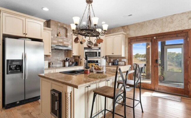 Photo - 710 Hilltop Vista Rd