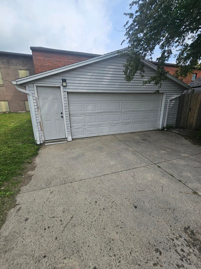 Photo - 423 N West St