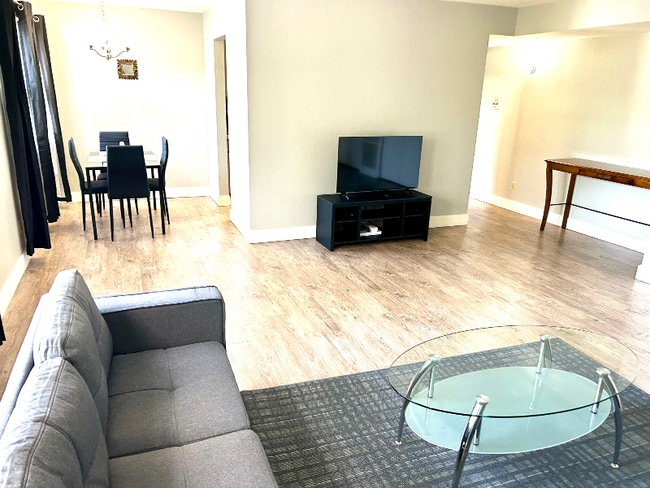 Photo - 4028 N Illinois Ave Unidad 6