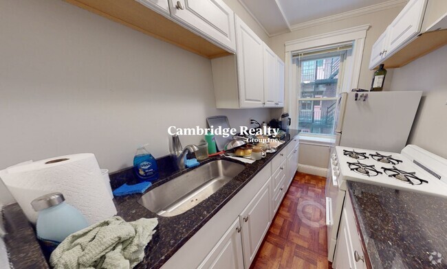 Building Photo - 13 Gray Gdns E Unit 5A Rental
