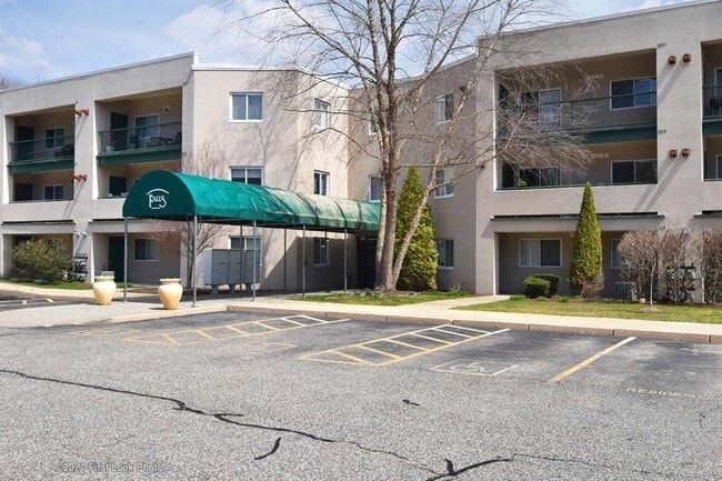 Building Photo - 31 Devereux Ave Unit 305