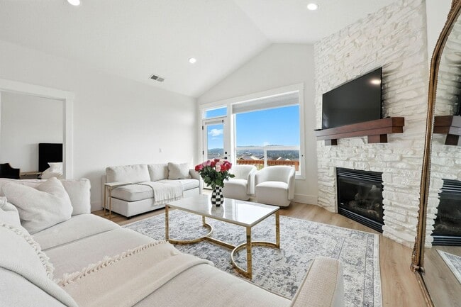 Photo - 15004 SE Shaunte Ln