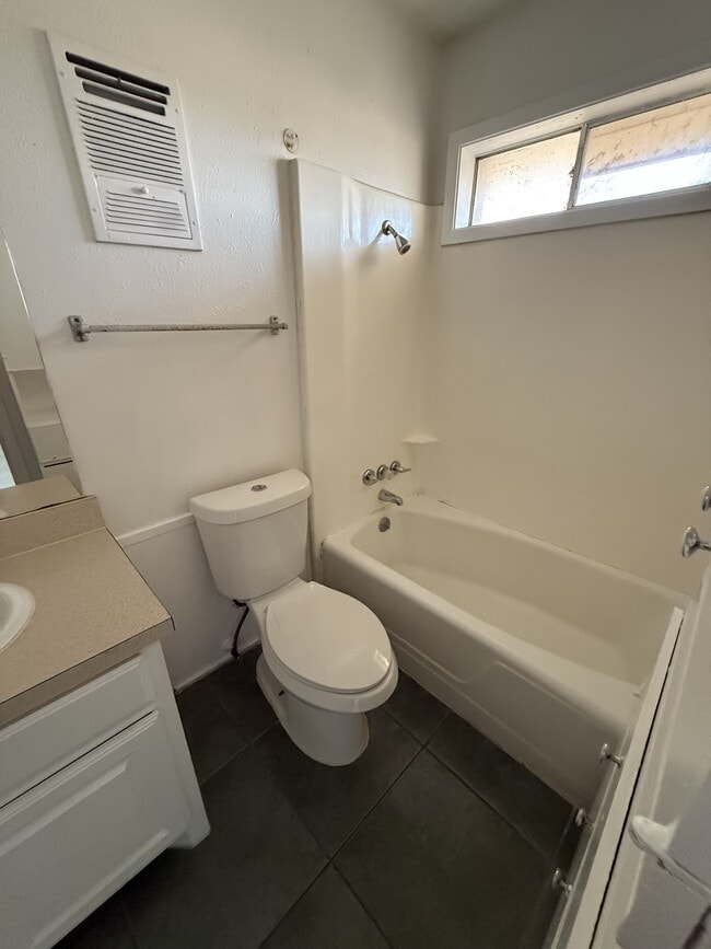 Photo - 3025 Lourdes St