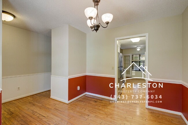 Photo - 33 Paddlecreek Ave