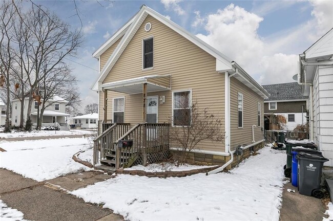 Photo - Updated SW Side 2 bed/1.5 Bath