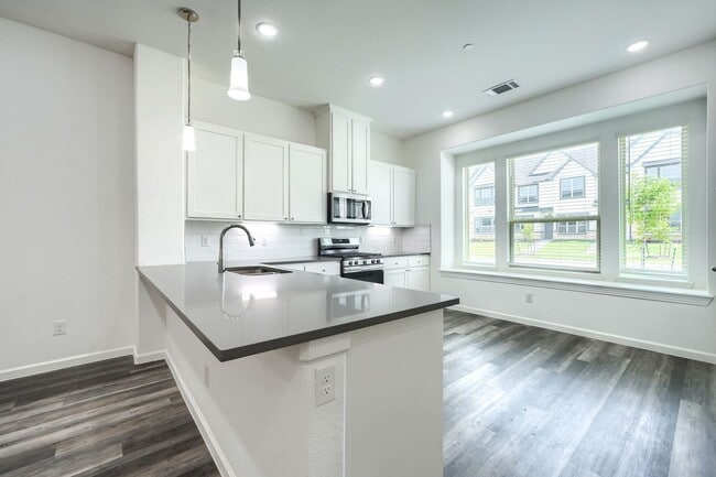 Photo - 4 Bed and 2.5 Bath Luxurious Townhome in Frisco!