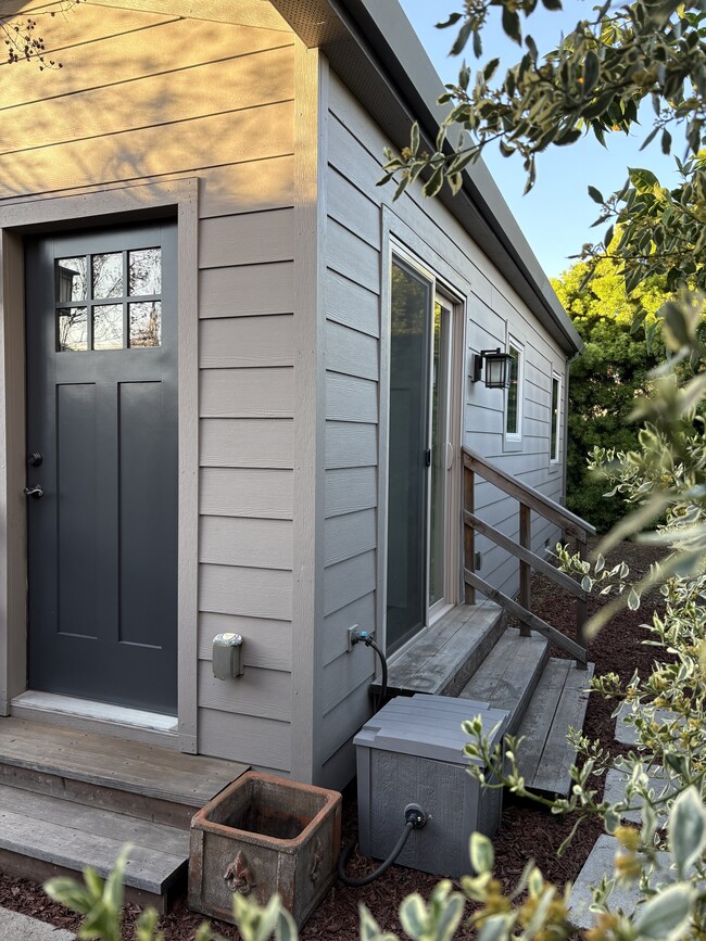 front door + side of house - 1052 8th Ave