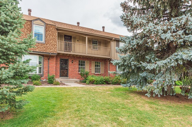 Stunning Traditional Brick Townhome in Den... - Stunning Traditional Brick Townhome in Den...