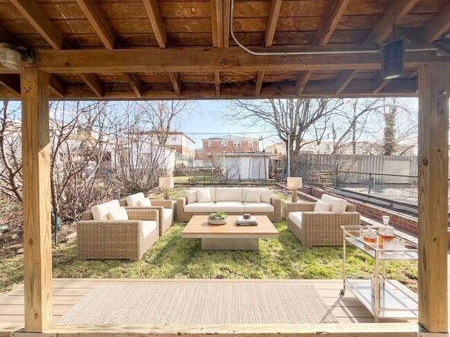 Building Photo - 14410 20th Ave Unit 1