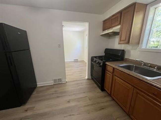 Photo - 185 Howard St