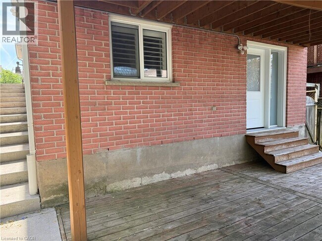 Photo - 67 Hollyridge Crescent