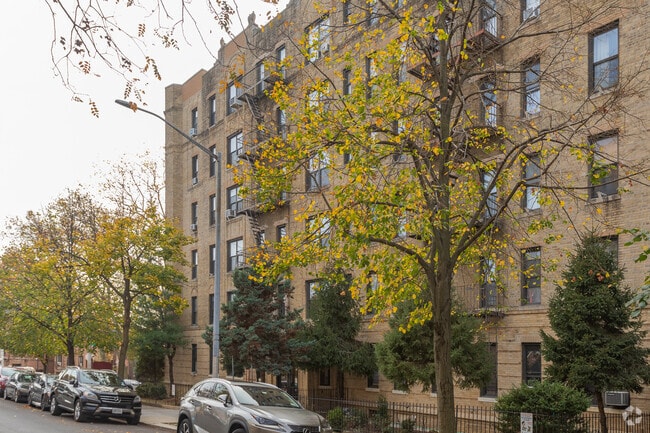 Photo - 83-74 Talbot St