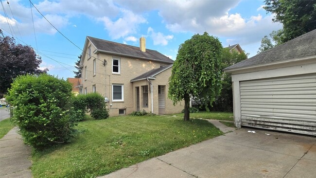 Photo - 1911 Tracy St
